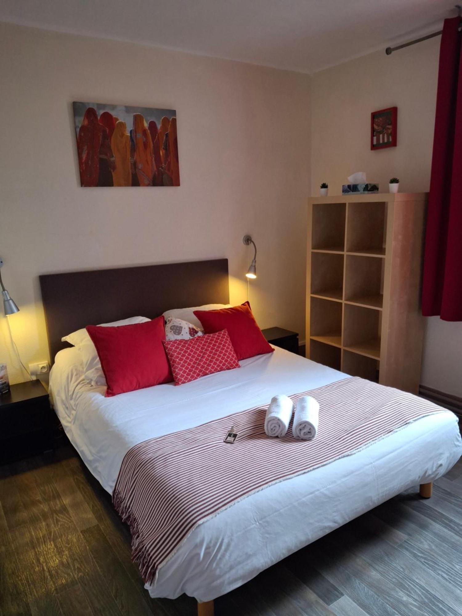 Le Petit Poucet Hotel Saint-Lo Buitenkant foto