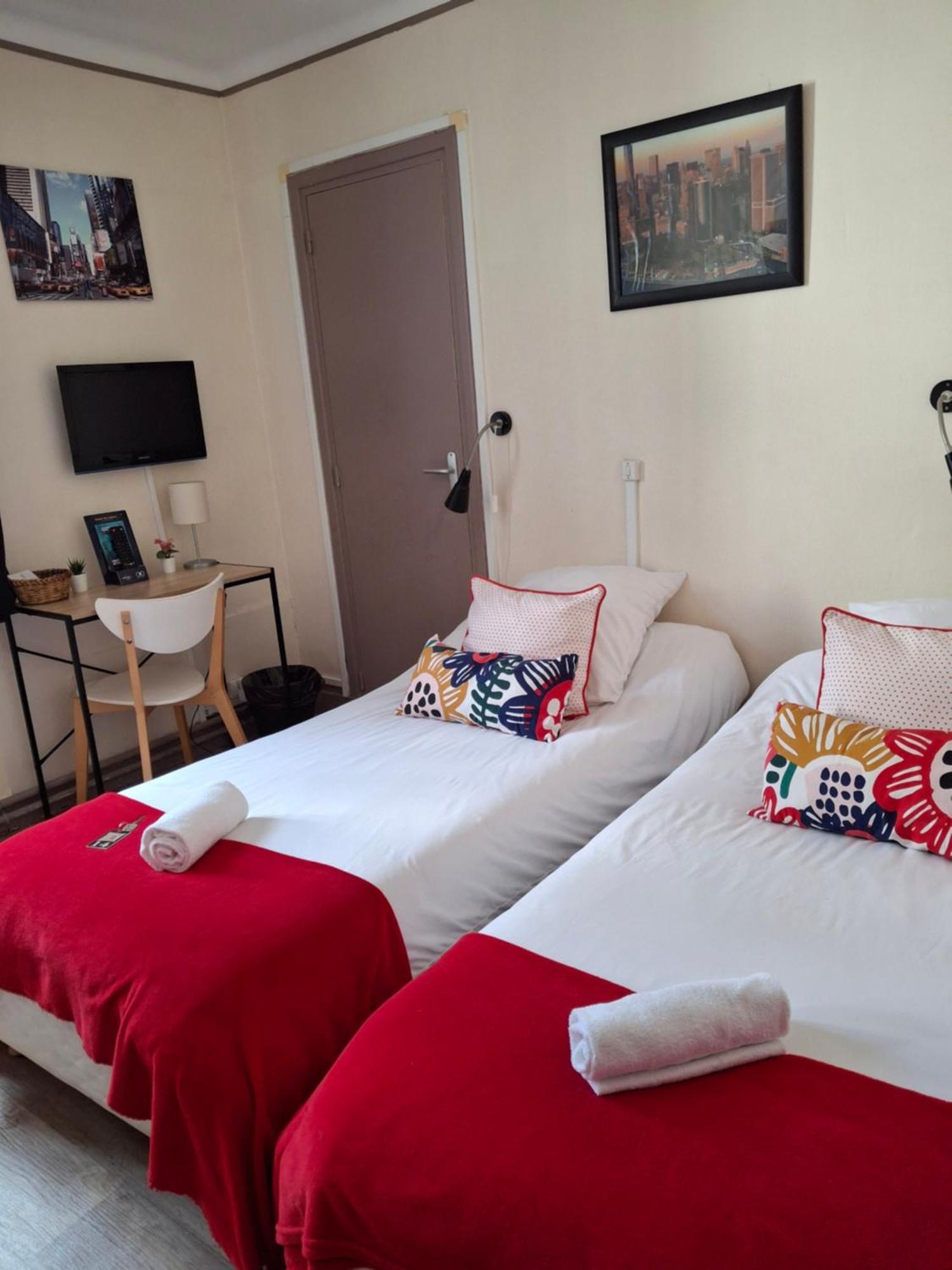 Le Petit Poucet Hotel Saint-Lo Buitenkant foto