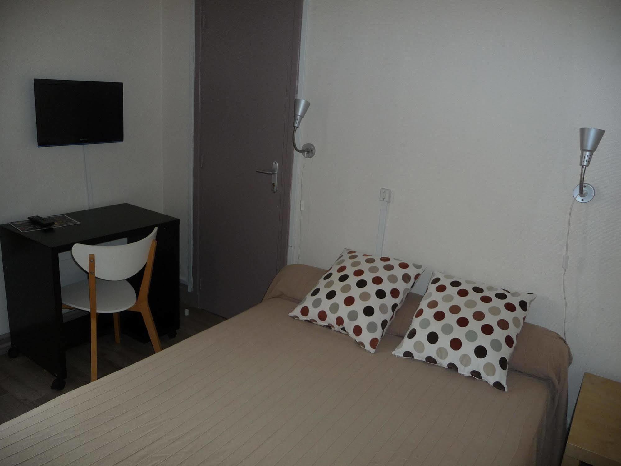 Le Petit Poucet Hotel Saint-Lo Buitenkant foto